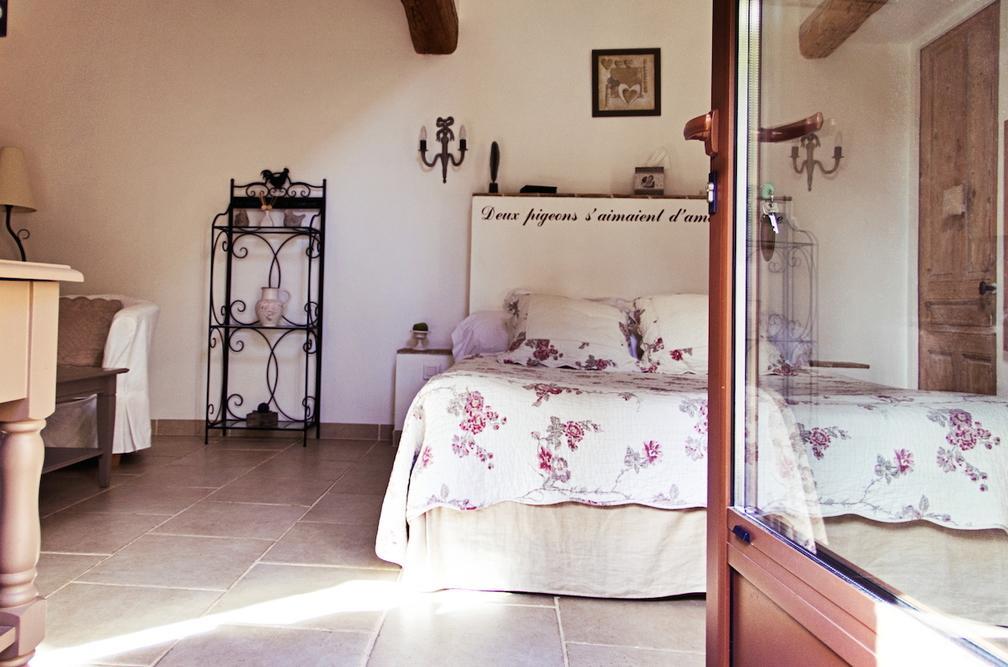 L'Abri Du Poete Bed & Breakfast Besse-sur-Issole Room photo