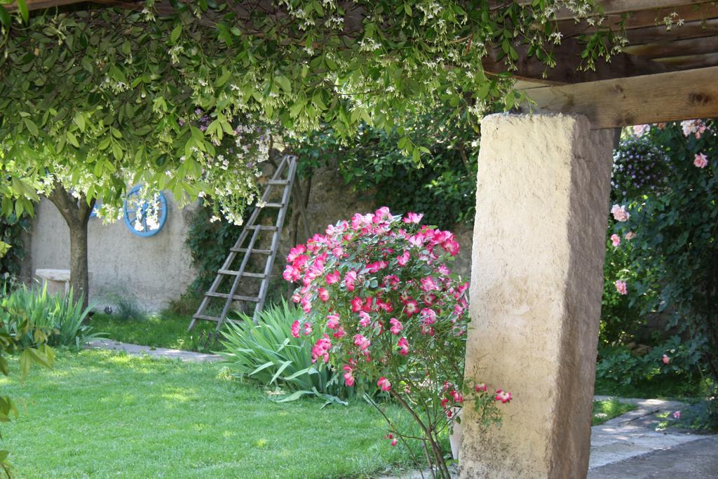 L'Abri Du Poete Bed & Breakfast Besse-sur-Issole Exterior photo