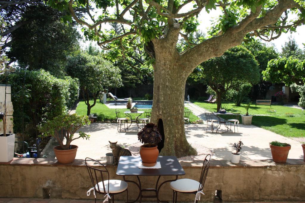 L'Abri Du Poete Bed & Breakfast Besse-sur-Issole Exterior photo